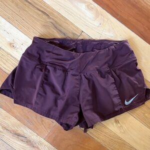 Nike dri-fit women’s S running short maroon